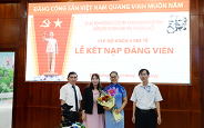 Giảng viên trẻ Nguyễn Thị Hoàng Yến vinh dự đứng vào hàng ngũ Đảng 